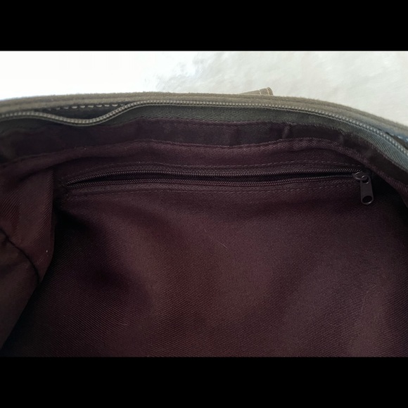 Cute Sage Green Mid Size Faux Suede Purse. - Picture 6 of 7